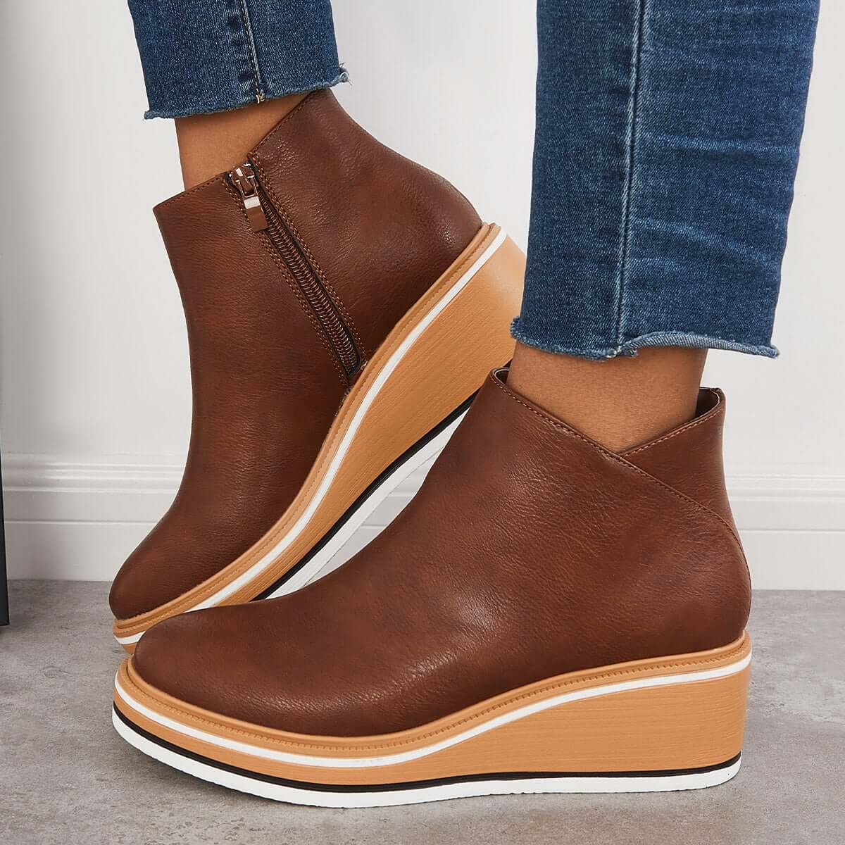 Graceful Orthopedic Sandals for Modern Look