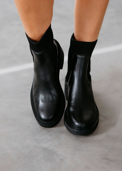 Graceful Orthopedic Boots for Modern Look