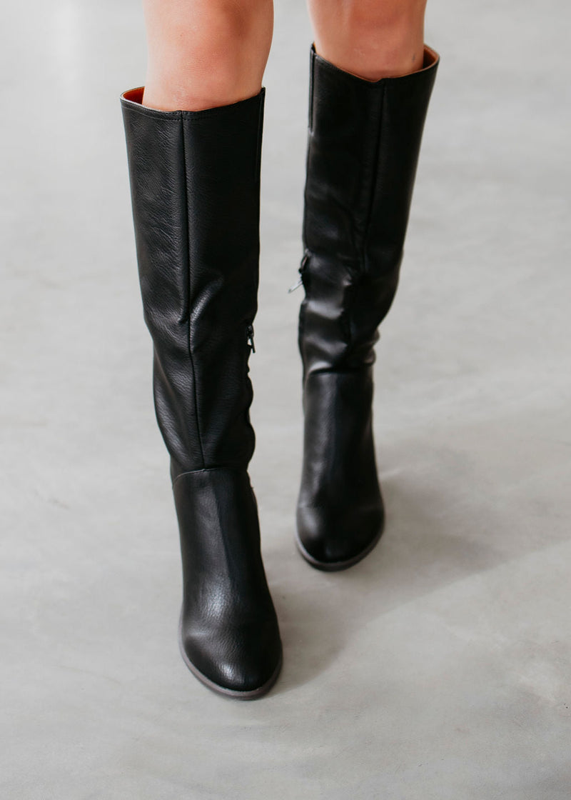 Graceful Orthopedic Boots for Modern Look