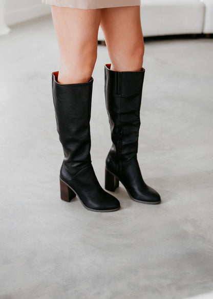 Graceful Orthopedic Boots for Modern Look