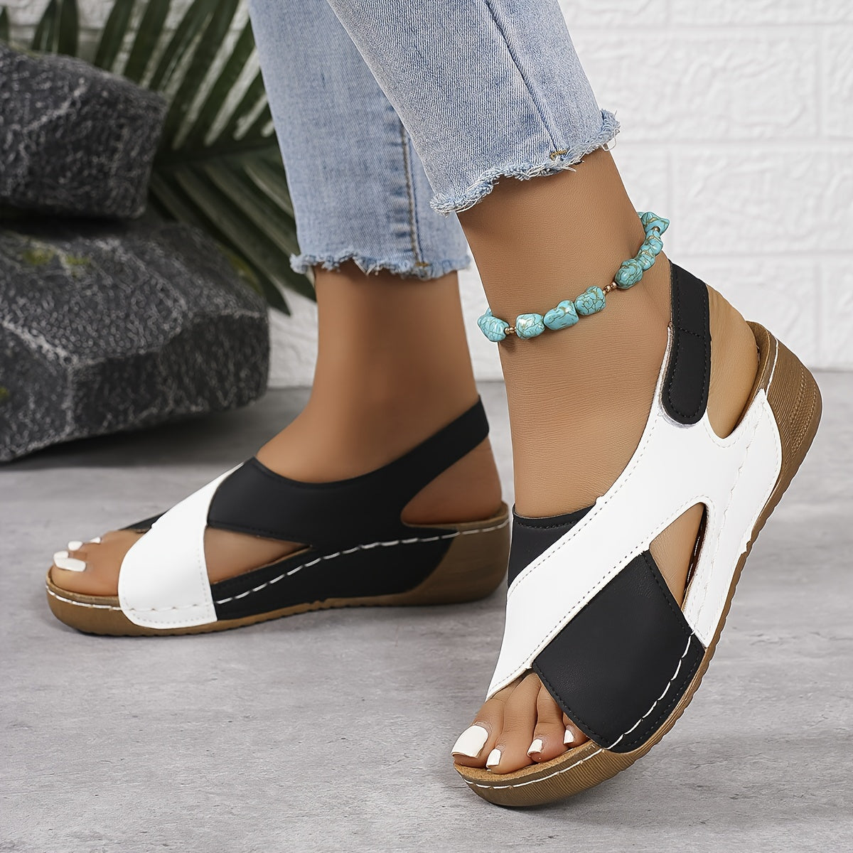 Chic Orthopedic Sandals with Unique Design