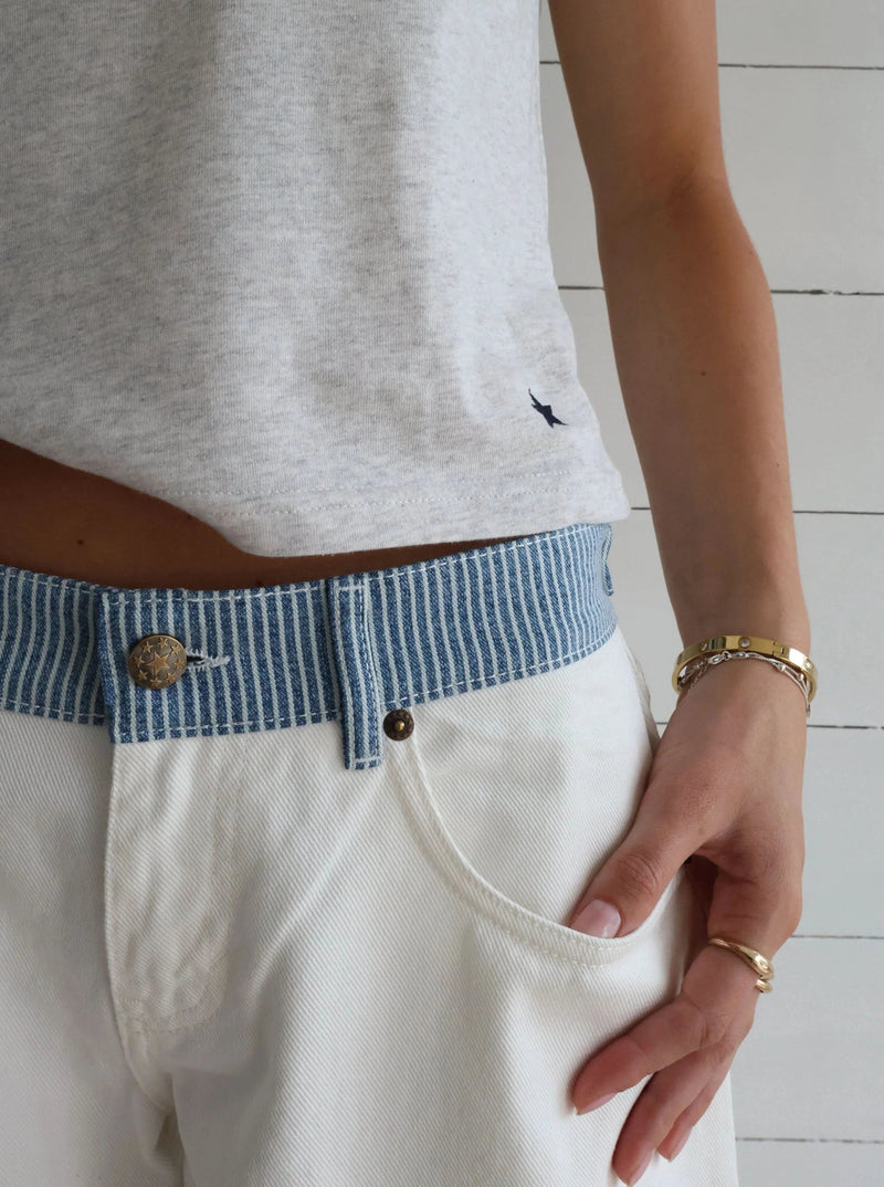 Effortlessly Elegant Garment with a Timeless Design