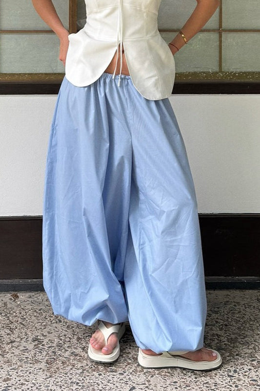 Effortlessly Elegant Pants with a Timeless Design