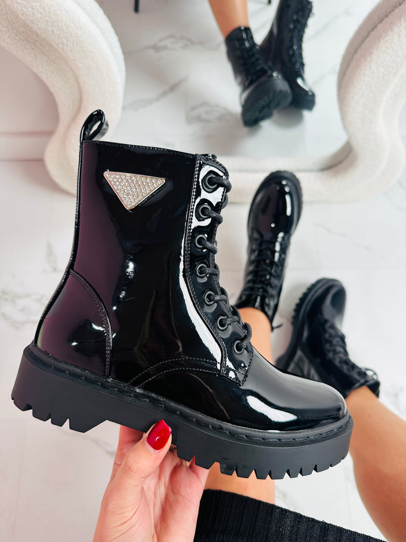 Graceful Orthopedic Boots for Modern Look