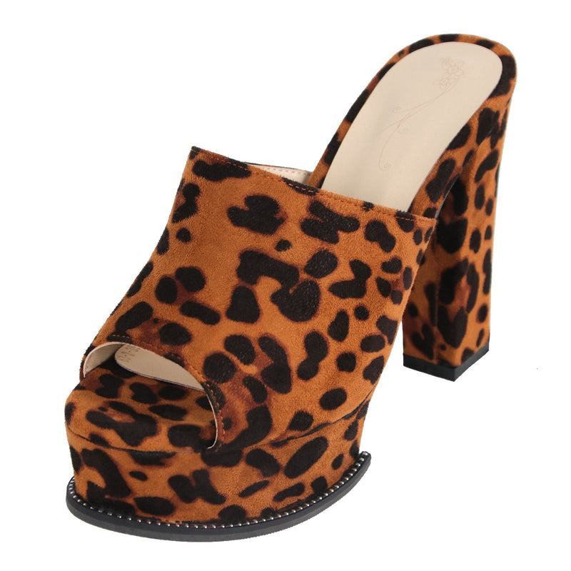Chic Orthopedic Sandals with Unique Design