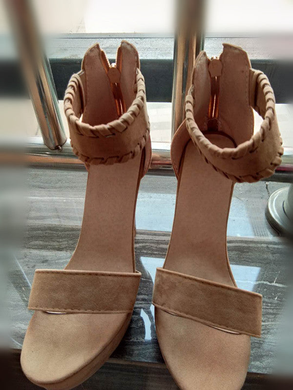 Chic Orthopedic Sandals with Unique Design