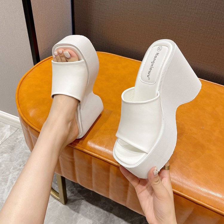 Chic Orthopedic Sandals with Unique Design