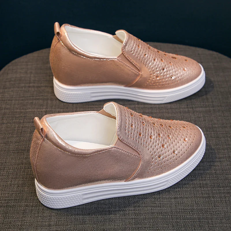 Classic Orthopedic Sneakers with Timeless Style