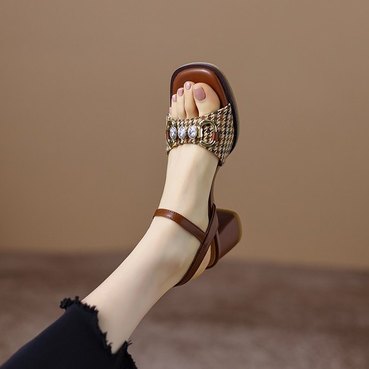 Graceful Orthopedic Sandals for Modern Look