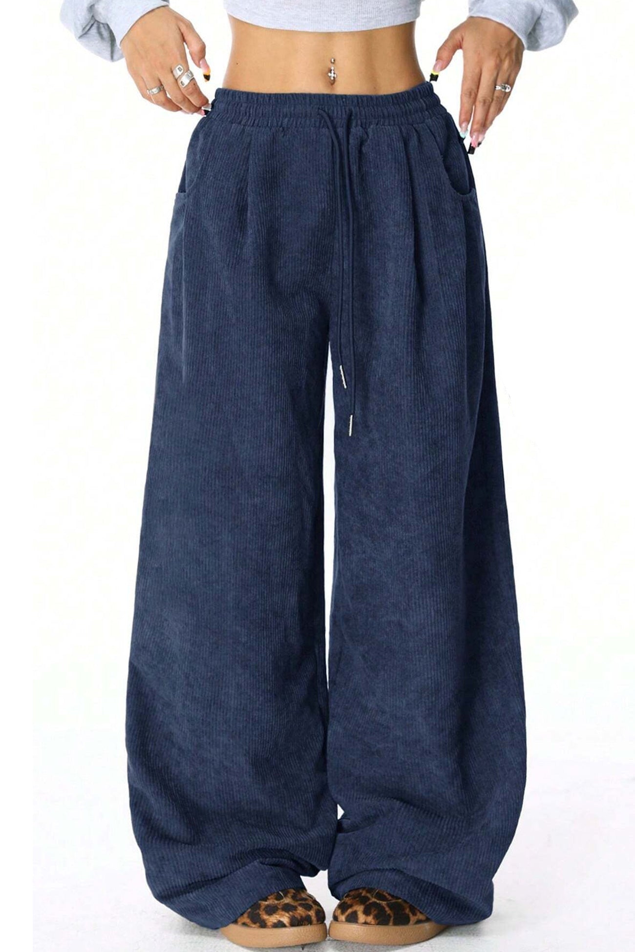 Effortlessly Elegant Pants with a Timeless Design